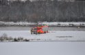 Hund und Person Eiseinbruch Koeln Fuehlinger See P006